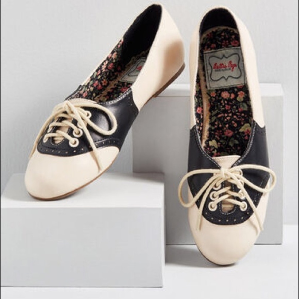 Bettie page study buddies saddle shoes size 9